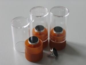 Porte-tubes pour le prélèvement d’échantillons de poussière contenant de l’amiante | © CRB Analyse Service GmbH